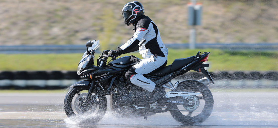 conduccion motos lluvia