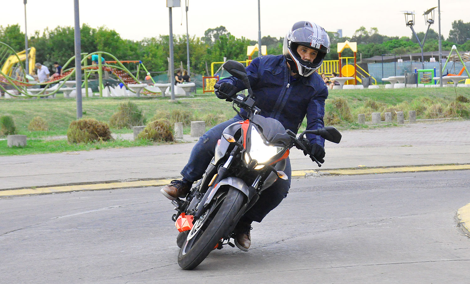 bajaj 200