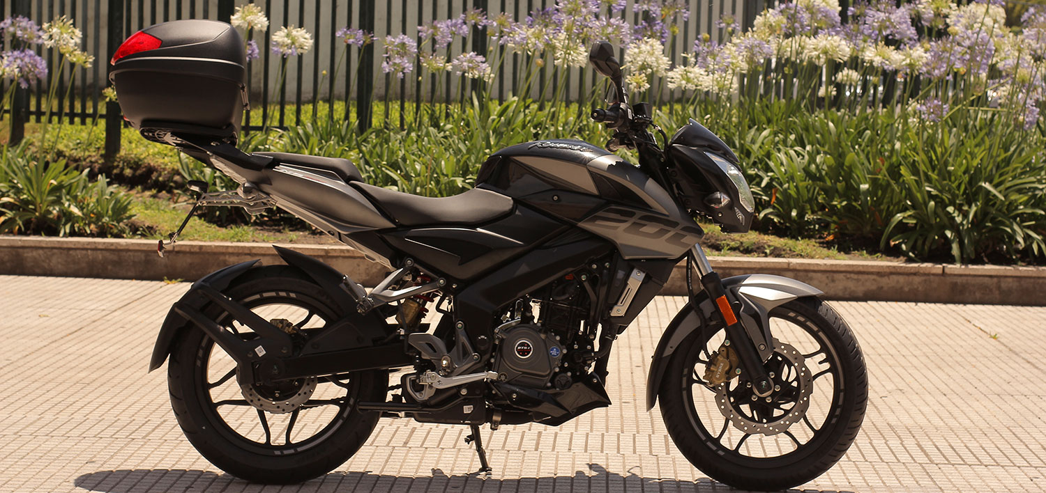 Rouser NS200 Givi Edition
